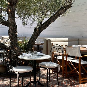 Laurel Hardware - Patio Seating - New American Near Me - West Hollywood, California