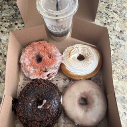 Donuts Donuts