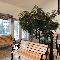 Quince Orchard Veterinary Hospital - Waiting area