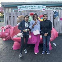 Oink's Ice Cream and Yogurt