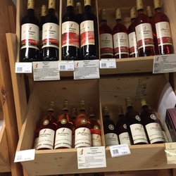 Badische Weine vom Kaiserstuhl. Winzergenossenschaft Oberbergen. Unten rechts die "Oberbergener Bassgeige", ein trockener Spätburgunder.