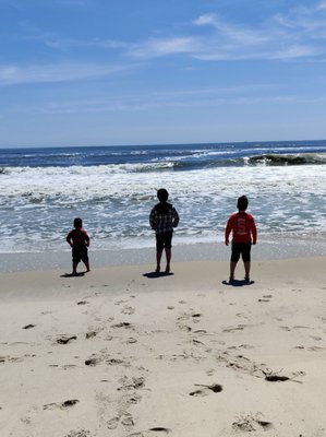 Ponquogue Beach by null