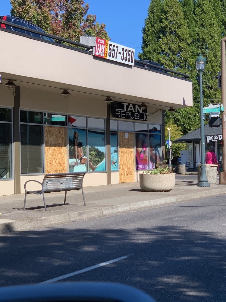 TAN REPUBLIC HOLLYWOOD 13 Photos & 54 Reviews 4157 NE Sandy Blvd, Portland, Oregon Tanning