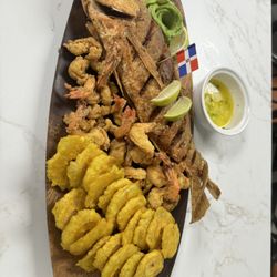 J&Z Sabor Latino - Red snapper shrimp tostones