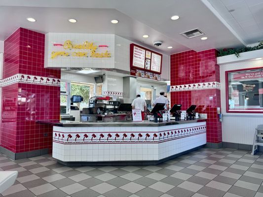 In-N-Out Burger by null