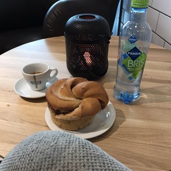 Caffè Ritazza - Cinnamon Roll, Sparkling water, and Shot of espresso while I wait for my plane - Coffee & Tea Near Me - Oslo, 03 Caffè Ritazza - Cinnamon Roll, Sparkling water, and Shot of espresso while I wait for my plane - Coffee & Tea Near Me - Oslo, 03