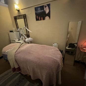 La Sini Skincare, Inc - Skin Care Near Me - Millbrae, California La Sini Skincare, Inc - Skin Care Near Me - Millbrae, California