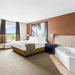 Super 8 by Wyndham Meadow Lake - Guest room