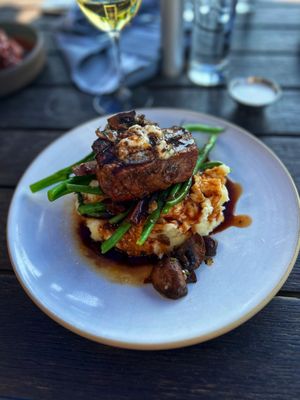 Bleu Restaurant & Lounge by null