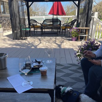 Hunt Cellars - Dog and pallet friendly - Wineries Near Me - Paso Robles, California Hunt Cellars - Dog and pallet friendly - Wineries Near Me - Paso Robles, California