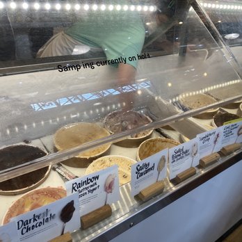 Jeni's Splendid Ice Creams - Scoop away! - Ice Cream & Frozen Yogurt Near Me - Nashville, Tennessee