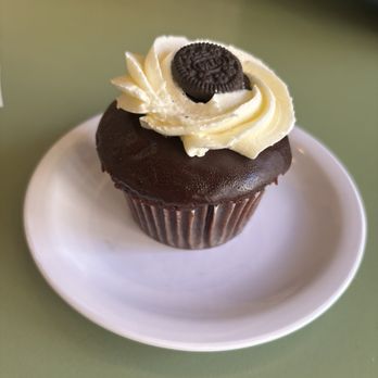 Molly's Cupcakes - Cookies-N-Cream - Desserts Near Me - Chicago, Illinois Molly's Cupcakes - Cookies-N-Cream - Desserts Near Me - Chicago, Illinois