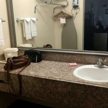 Quality Inn Temecula Valley Wine Country - Sink area outside of bathroom - Hotels Near Me - Temecula, California Quality Inn Temecula Valley Wine Country - Sink area outside of bathroom - Hotels Near Me - Temecula, California
