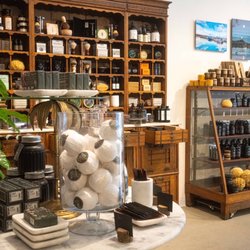 Jupiter & Main - Inside displays