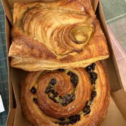 Apple tart and raisin roll
