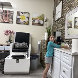 Ari Nails - Beautiful shop