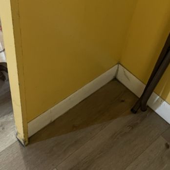 Fallbrook Country Inn - More caked dirt. - Hotels Near Me - Fallbrook, California