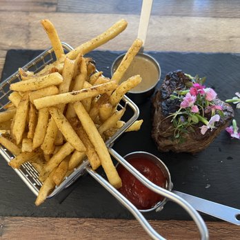 Beeside Balcony - Filet mignon - Mediterranean Near Me - LA JOLLA, California