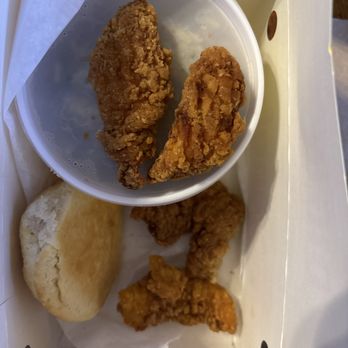 Bojangles - pitiful display of '4pc tenders' - Chicken Shop Near Me - Hampton, Virginia Bojangles - pitiful display of '4pc tenders' - Chicken Shop Near Me - Hampton, Virginia