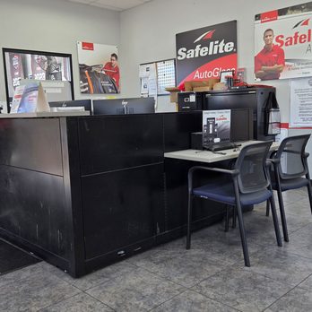 Safelite AutoGlass - Front desk. - Auto Glass Services Near Me - Pasadena, California