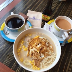 好萊塢快餐店 - Breakfast Special - HKstyle, Instant noodle with chicken thigh and sunny side up egg in pork broth. Comes with coffee or tea - HKD99