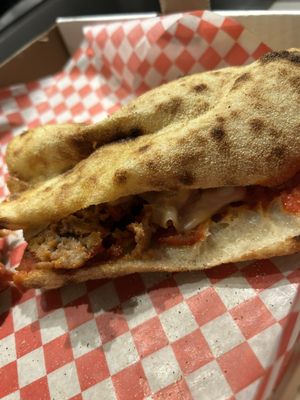 Crudo Pizza & Panuozzo by null