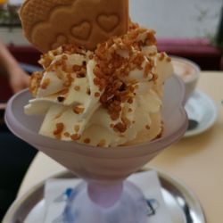 Bar Gelateria Prosecco - Krokant Becher