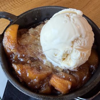 Fixins Soul Kitchen - Peach Cobbler - very good! Must try. - Soul Food Near Me - Sacramento, California
