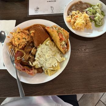 El Canton De La Patrona - Eggs, enchiladas, chile rellano, rice and beans, agua chilles, taco - Mexican Near Me - Duarte, California