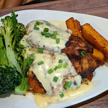 Range Restaurant + Cocktail Bar - Cajun Heat Iowa Sweet - New American Near Me - Urbandale, Iowa