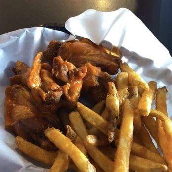 Wicked Wings - 4 piece Traditional Wings with french fries - Chicken Wings Near Me - Kyle, Texas