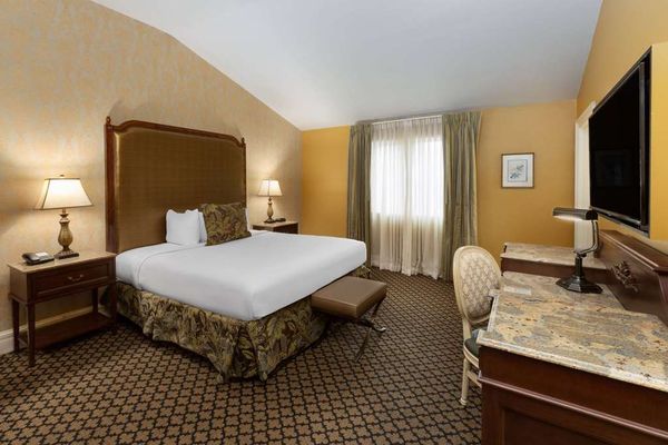 The Lafayette New Orleans by Kasa by null