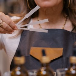 Boho Bungalow - Smelling all the single origen Fragrances at the Perfume blending bar