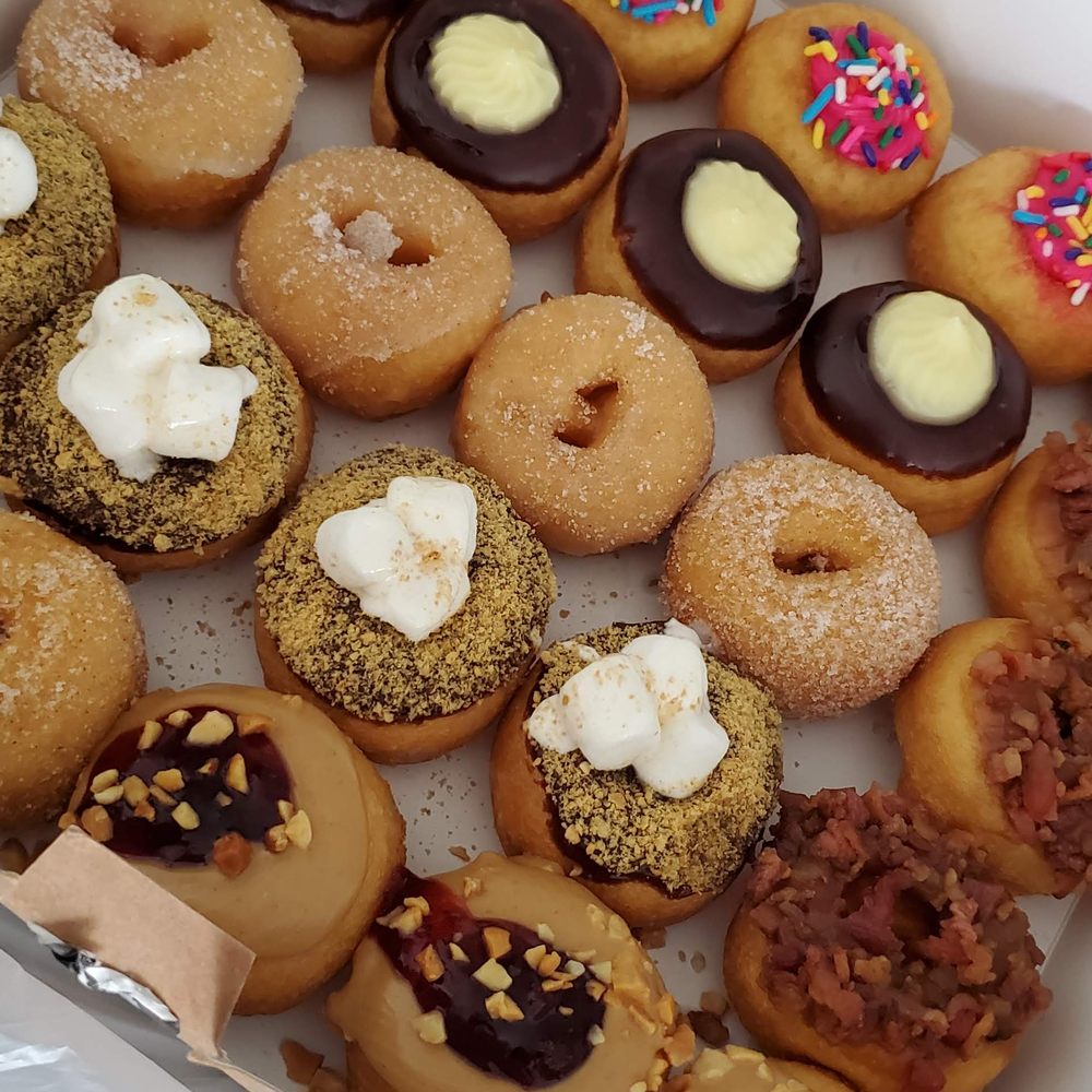 Van Dough - Assorted box with birthday cake, Boston creme, churro, Bacon Me Crazy (maple glaze with bacon bits), Smores, and PB crunch - Donuts Near Me - Clearwater, Florida Van Dough - Assorted box with birthday cake, Boston creme, churro, Bacon Me Crazy (maple glaze with bacon bits), Smores, and PB crunch - Donuts Near Me - Clearwater, Florida