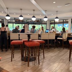 High Note Casual Dining & Drink - Full service bar