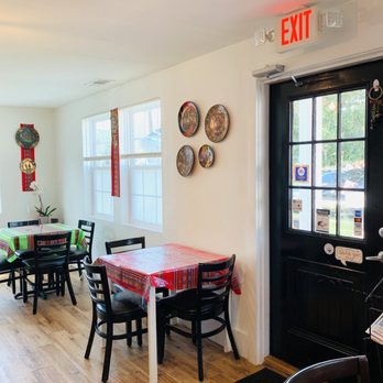 La Casita Peruvian Restaurant - Seating inside - Peruvian Near Me - Richmond Hill, Georgia La Casita Peruvian Restaurant - Seating inside - Peruvian Near Me - Richmond Hill, Georgia