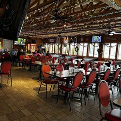 Cemenos Pizza - Waitress can't split the bill because they are too busy. This place simply sucks! Are you serious?