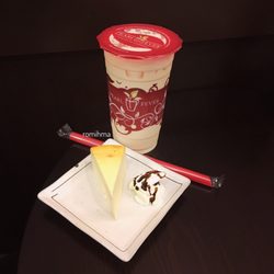 Pearl Fever Tea House - * Jasmine milk tea and a piece of cheese cake. * Photo by me.