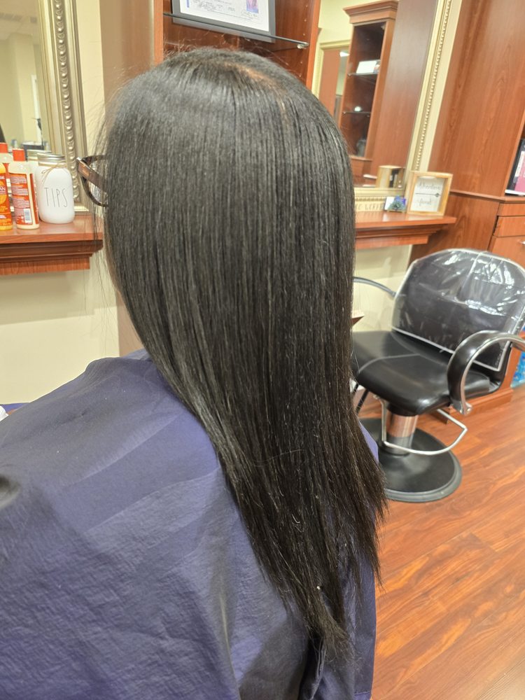 Expressions of Beauty Hair Salon Logo