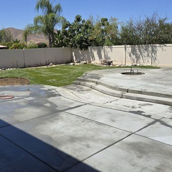 CJL Construction - Broom finish with stamped edges, expertly done. (And the reverse design in the pathway). - General Contractors Near Me - Riverside, California CJL Construction - Broom finish with stamped edges, expertly done. (And the reverse design in the pathway). - General Contractors Near Me - Riverside, California