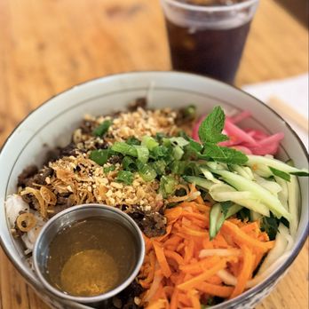 Saigon Oi Cafe - Grilled Beef Vermicelli Noodle Bowl - Vietnamese Near Me - Los Angeles, California Saigon Oi Cafe - Grilled Beef Vermicelli Noodle Bowl - Vietnamese Near Me - Los Angeles, California