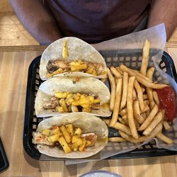 Flipperz Family Bar and Grill - Fish tacos
