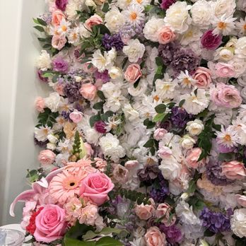 Kinaree Eatery - Flower wall - Breakfast & Brunch Near Me - Irvine, California Kinaree Eatery - Flower wall - Breakfast & Brunch Near Me - Irvine, California