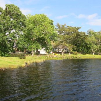 Altnacealgach Motel - View of the Motel from the jetty on the Loch - Hotels Near Me - Lairg, HLD