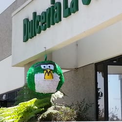 Dulceria La Colmena - Custom piñata- Angry Bird theme.