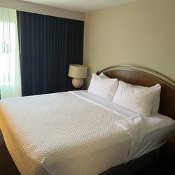 Crowne Plaza Suites Arlington - Ballpark - Stadium