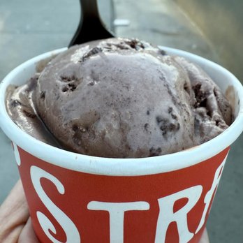 Salt & Straw - Chocolate Brownie - Ice Cream & Frozen Yogurt Near Me - Sacramento, California Salt & Straw - Chocolate Brownie - Ice Cream & Frozen Yogurt Near Me - Sacramento, California