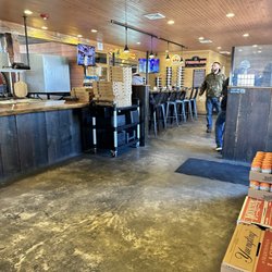 Mango's Wood-Fired Pizza Co - Inside