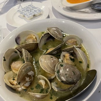 Caldeiras Restaurant - Terrific clams in olive oil, beer, and garlic - Portuguese Near Me - Fall River, Massachusetts