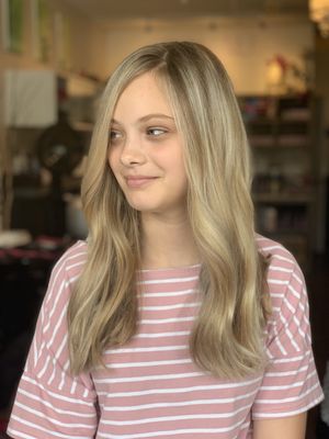 Októ Hair Lounge(We’re moving back to Gavali Salon) by null